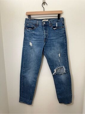 Levi’s Wedgie Straight Jeans Distressed Size 29